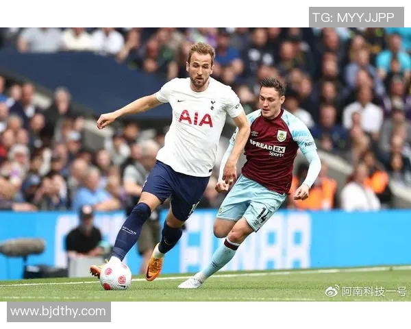 凯恩的传奇之路：从足球天才到全球偶像的蜕变与影响